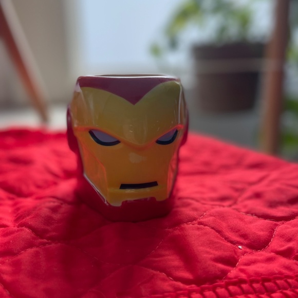 Disney Store IRON MAN 2011 Marvel - Picture 3 of 9